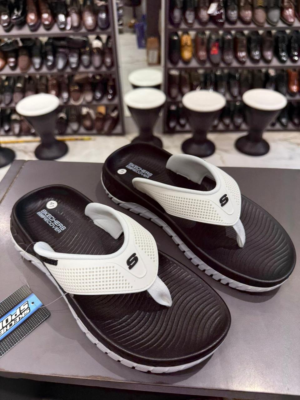 Skechers Chappal White Black 5467
