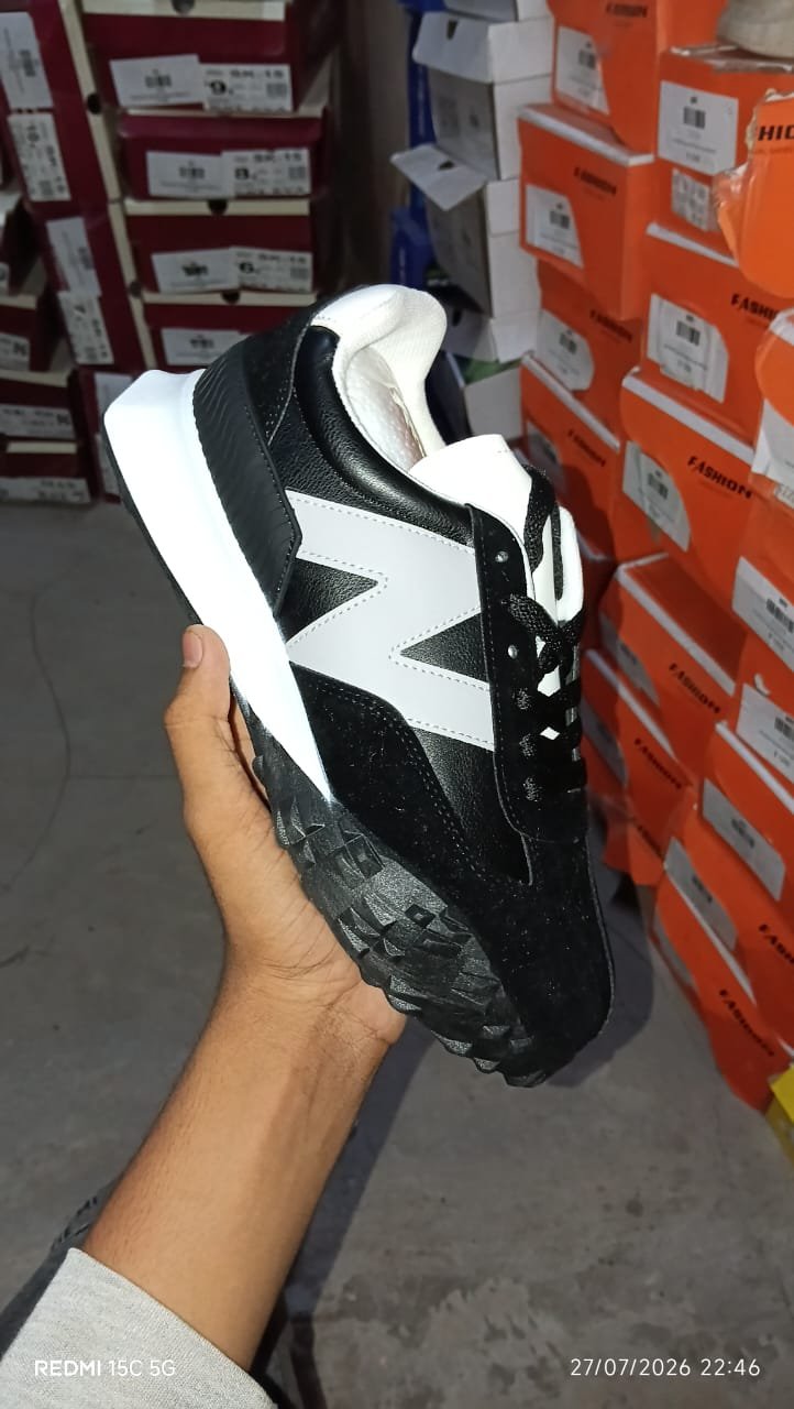 New Balance Casual Black Whit...
