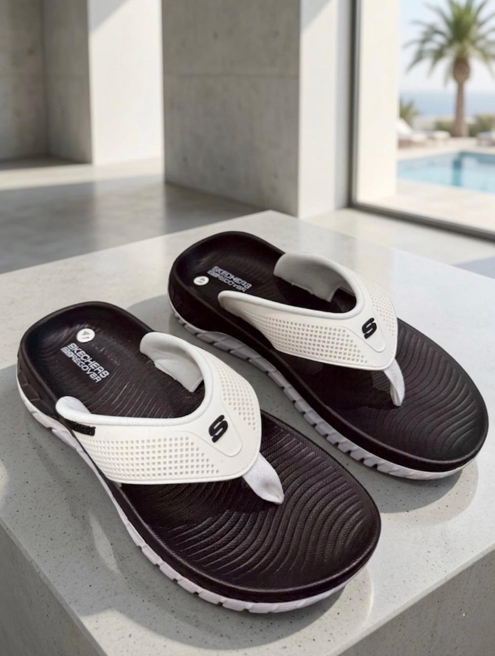 Skechers Chappal White Black 5467
