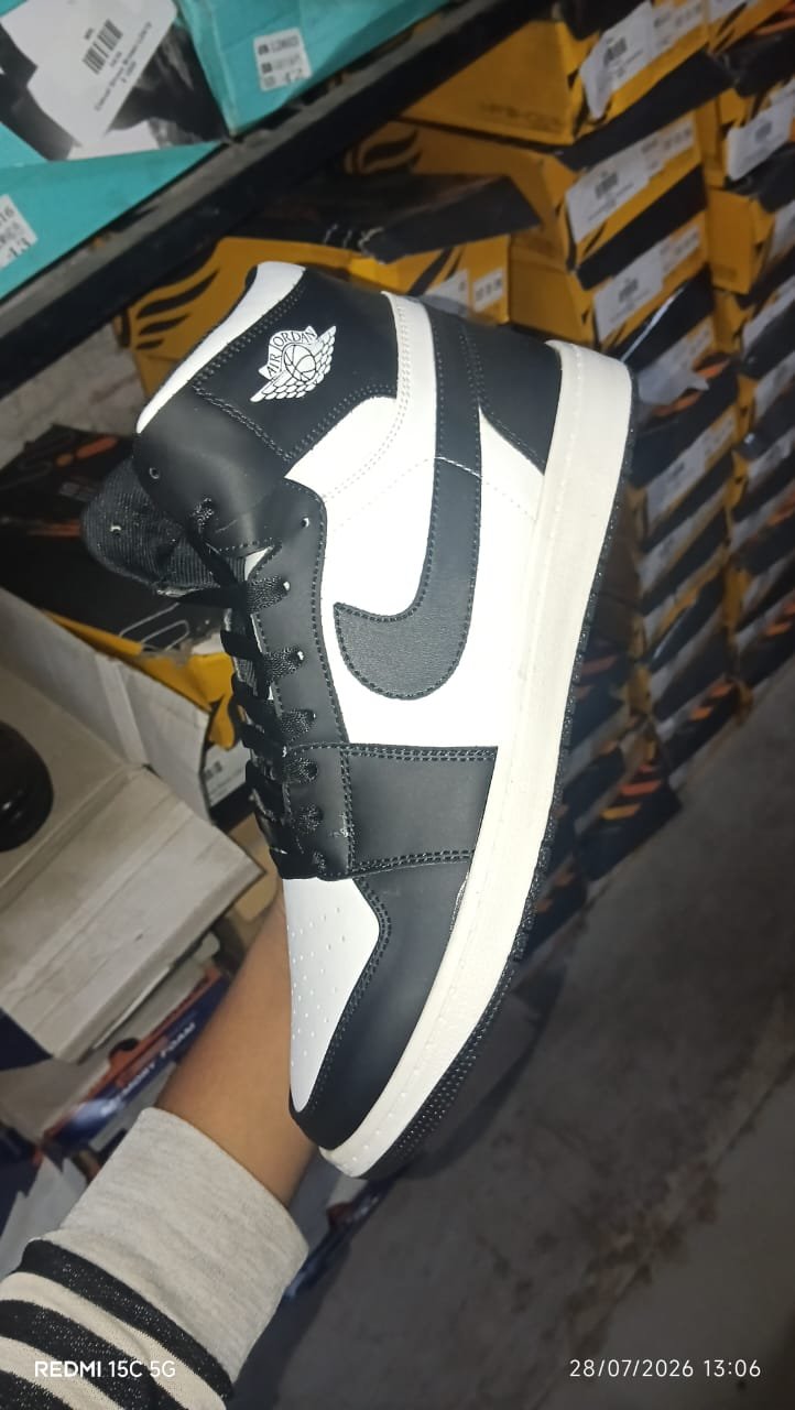 Nike Casual Black White 11